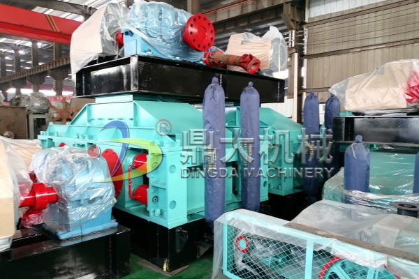 大型對(duì)輥破碎機(jī)的細(xì)節(jié)介紹
